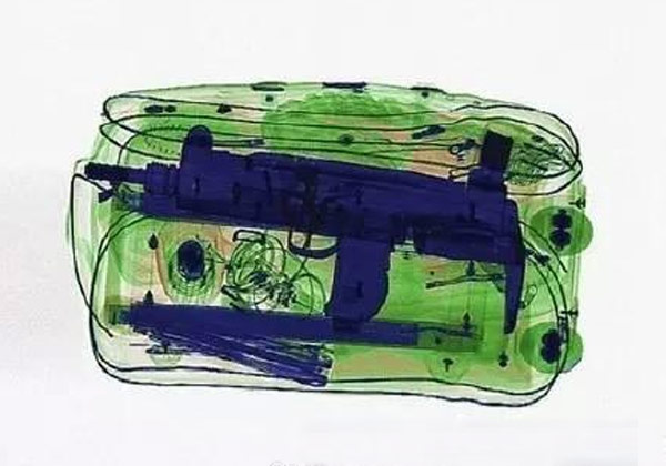 “安檢”到底在檢啥？看看公安部打四黑除四害官方微博披露的安檢機(jī)圖像