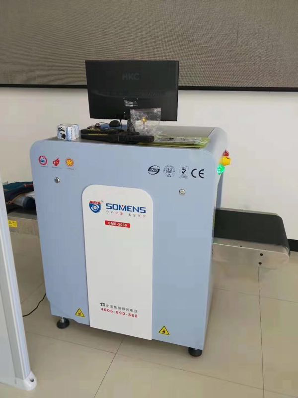 過地鐵安檢機(jī)時(shí)有人偷包，希望坐地鐵的人都要注意啦