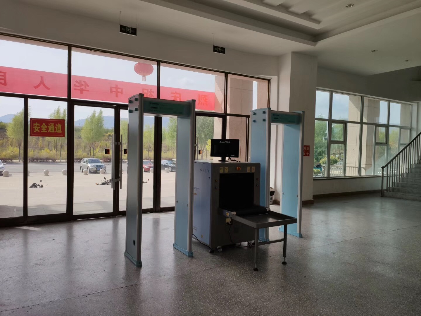 守門神安檢機安檢門等安檢設備在寧夏海原縣首屆建設杯籃球運動會投入使用