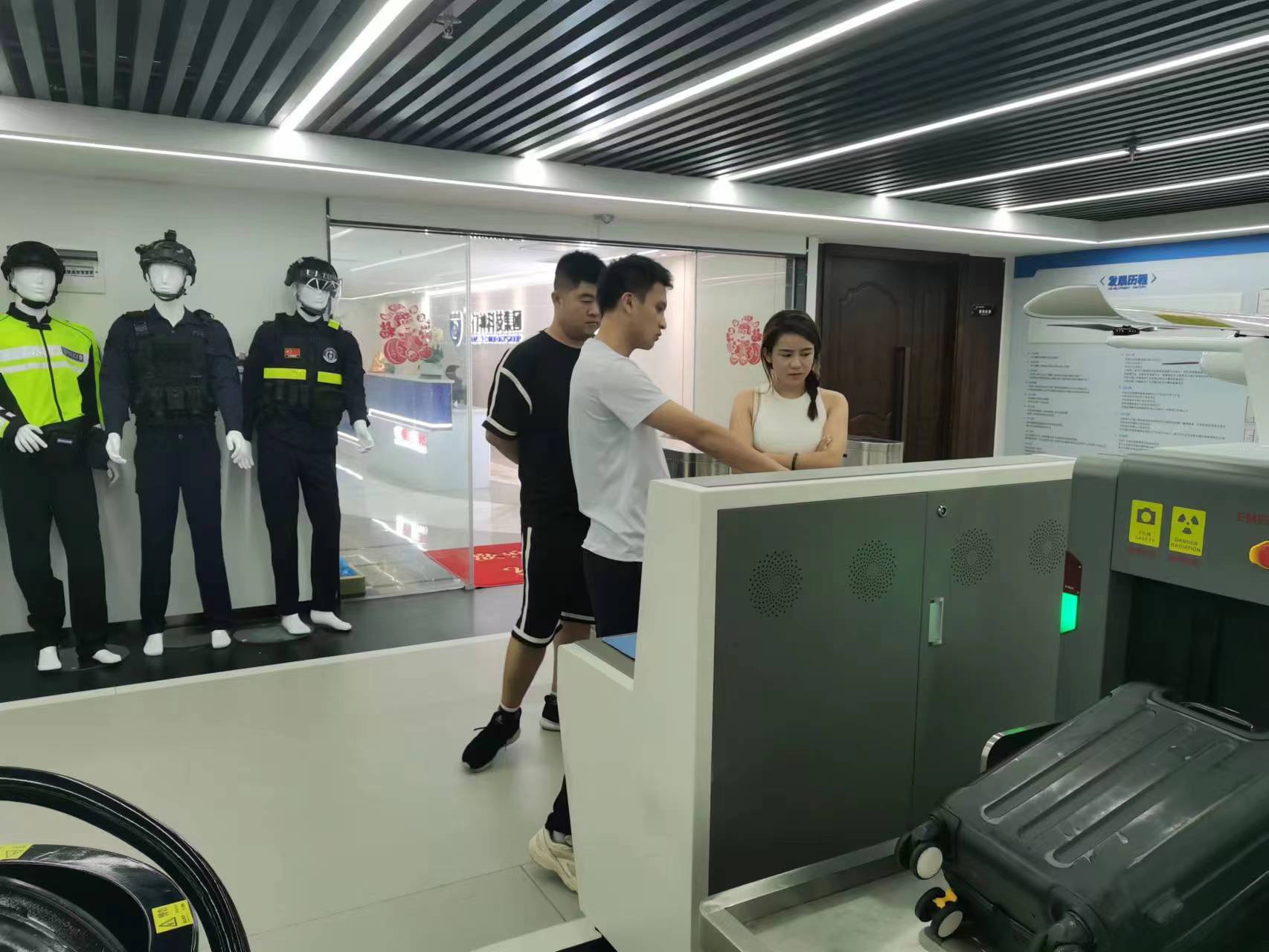 遼寧客戶來司參觀，守門神為其展示創(chuàng)新產(chǎn)品與卓越技術(shù)